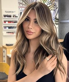 Hair Color Ideas Dark, Dark Blonde Balayage, Beige Blonde Balayage, Brunette With Blonde Highlights, Caramel Blonde Hair, Dark Blonde Highlights, Beige Blond, Dark Blonde Hair Color