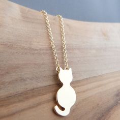 Cat necklace, available in both Gold and Silver. Handmade in the UK BeUnique-Jewellery.co.uk #HandmadeJewellery #CatNecklace #Cat Cat Necklace, Necklace Boho, Delicate Jewelry, Jewelry Women, Animal Jewelry, Boho Necklace, Jewelry Trends