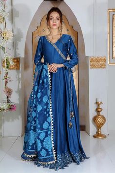 Midnight star Chudidhar Patterns, Latest Pakistani Party Wear Dresses, Modern Indian Dresses, Gharara Saree, Indian Dresses Modern, Dress Design Pakistani, Indian Lengha, Wedding Dresses Casual, Pakistani Party Wear Dresses