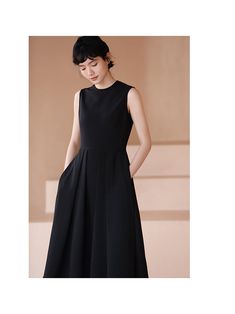 A sleeveless dress with a gently flared hem that gives you the look of a movie actress. This item is sewn high at the waist and creates a beautiful silhouette. Wear it with a cardigan or jacket for all seasons. 
 
 
 
 
 
 
 
 
 
 
 
 
 
 
 
 Size 
 
 
 S size 
 
 
 Length: 110cm 
 Shoulder width: 36cm 
 Bust: 85cm 
 Waist: 68cm 
 
 M size 
 
 Length: 111.5cm 
 Shoulder width: 37cm 
 Bust: 89cm 
 Waist: 72cm 
 
 L size 
 
 Length: 113cm 
 Shoulder width: 38cm 
 Bust: 93cm 
 Waist: 76cm 
 
 XL si Chic A-line Sleeveless Dress With Box Pleat, Flattering A-line Sleeveless Dress For Work, Chic Fitted A-line Tea Length Dress, Chic Sleeveless A-line Dress With Fitted Bodice, Classic Sleeveless Midi Dress With Flattering Silhouette, Elegant Sleeveless A-line Fit And Flare Dress, Fitted Sleeveless Tea Length Dress, Elegant A-line Sleeveless Dress With Pleated Hem, Elegant A-line Fit And Flare Sleeveless Dress