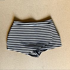 It’s Both A Skirt And Shorts! Looks Like A Skirt From The Front And Shorts In The Back - All Attached. Zipper On Left Side. Never Worn. 82% Cotton, 16% Polyester, 2% Elastane Chic High Waist Skort For Beach, Chic High Waist Beach Skort, Fitted Striped Bottoms With Built-in Shorts, High Waist Stretch Skort For Vacation, Striped Stretch High-waisted Shorts, Fitted Bottoms With Short Inseam For Vacation, Chic Striped Fitted Skort, Chic Fitted Striped Skort, Striped Stretch Bottoms For Summer