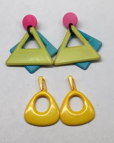 "Beautiful original 80's geometric colorful plastic lucite dangle earrings good pre/owned condition the triangle measures 2 3/4\" and the yellow one measures 2\"" 80s Earrings Vintage, Vintage Earrings 70s, 80s Accessories, 1980s Earrings, 1980s Jewelry, 80s Earrings, Retro Earrings, 80's Fashion, Plastic Earrings