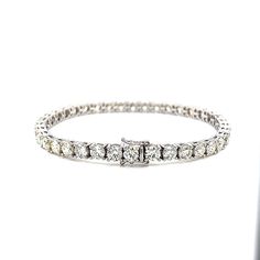 Eleva tu estilo con nuestros 11.42 Cts. Pulsera de tenis de diamantes naturales. Esta exquisita pieza cuenta con 11,42 quilates de diamantes naturales, que añaden un toque de lujo a cualquier conjunto. El equilibrio perfecto entre elegancia y sofisticación, esta pulsera es imprescindible para cualquier persona refinada y de buen gusto.

 BS-1381 Luxury Diamond White Bracelet With Prong Setting, Luxury White Gold Diamond Bracelet With Brilliant Cut, Luxury Moissanite Bracelet With Single Cut Diamonds, Classic Moissanite Diamond White Bracelet, Luxury Diamond Bracelet With Brilliant Cut, Luxury White Diamond Bracelet With Brilliant Cut, Luxury Diamond White Round Cut Tennis Bracelet, White Platinum Diamond Jubilee Bracelet, Luxury Moissanite Tennis Bracelet With Single Cut Diamonds