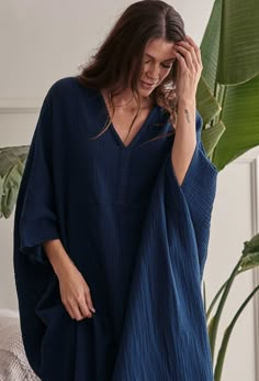 Eco friendly caftans and tunics inspired by the ocean, made on main street. Ethically sourced and locally made in Los Angeles. Unleash your inner Goddess in our ultra-roomy, ultra-comfy Gauze Talitha caftan. With the popularity of our silk Talitha - our roomiest, most luxuriously cut, most comfortable caftan - we had to offer it in our cotton, the perfect, everyday, year-round, go-to fabric. With yards of flowing fabric, it doesn't get more comfortable or chic than this. A flattering deep v-neck Flowy Cotton Dress, Linen Caftan, Kaftan Simple, Kaftan Design, Cotton Kaftan Dress, Linen Kaftan, Modest Summer Fashion, Moroccan Clothing, Kaftan Style