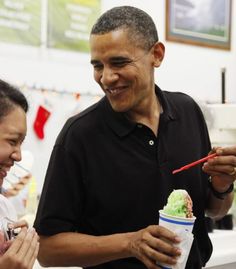 [PICS] Obama Eating Shaved Ice - Celebs Eating, Dynamic Couple, Obama Michelle, Obama Family, Black Inspiration, Shaved Ice, Bill Clinton, African History