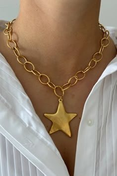 Antiqued gold star pendant necklace, 16in. Item #STARNECKLACE Size/Fit One Size. Winter Jewelry Aesthetic, Chunky Necklace Aesthetic, Waterproof Gold Jewelry, Cute Gold Necklace, Daily Necklace, Chunky Gold Necklace, Big Pendant Necklace, Unique Jewelry Vintage, Gold Star Pendant