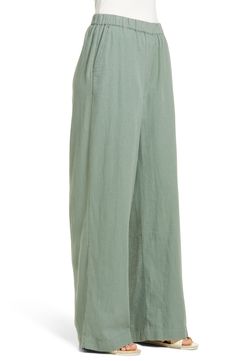 Cut from a breezy linen blend with a high waist and wide legs, these pull-on pants are a cool remake of a closet classic. Style Name:Caslon Wide Leg Pull-On Pants (Regular & Petite). Style Number: 6171711.