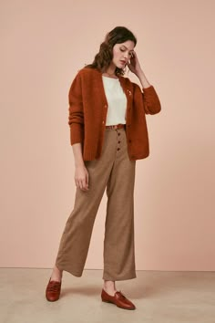 Classic Academia Outfit, Rust Cardigan, Classic Academia, Branded Outfits, Corporate Attire, Classic Style Outfits, Cardigan Outfits, Warm Outfits, Autumn Outfit