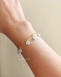 Seed Bead Flower Bracelet, Bead Flower Bracelet, Bracelet Making Tutorial, Seed Bead Flower, Beaded Flower Bracelet, Flower Charm Bracelet, Cottage Core Fashion, Core Fashion, Seed Bead Flowers