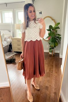 Modest Fashion Outfits Classy, Jw Outfits, Church Outfit Ideas, Skirt Styling, Outfit For Church, Western Gown, Jw Fashion, Transitional Fashion, Pleated Skirt Outfit