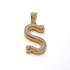 Introducing LoveBling's Diamond Block Letter Initial Pendant collection: a fusion of real gold and genuine diamonds. Each pendant is meticulously crafted to showcase superior quality and authentic luxury. Length: 1.60" Width: 0.90" Height: 0.20" Weight: From 1.1 ctw up to 2.25 ctw (Dimensions and weight may vary depending on the letter) Personalized Luxury Diamond Jewelry, Luxury Personalized Diamond Jewelry, Diamond Initial Pendant With Diamond Cut, Diamond Cut Initial Pendant Jewelry, Luxury Cubic Zirconia Initial Pendant Jewelry, Luxury Initial Pendant Jewelry With Diamond Accents, White Gold Vvs Clarity Initial Pendant, Hallmarked Diamond Initial Pendant Jewelry, Luxury Diamond Initial Pendant Jewelry