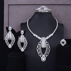 Nigerian Jewelry, Long Bridal Earrings, Luxury Party, Bridal Earrings Drop, Bridal Jewelry Set, Gold Jewelry Sets, Women's Jewelry Sets, Rhinestone Bridal, Cz Jewelry