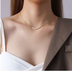 Simple Style Pearl Pendant Necklace Elegant Alloy Pearl Chain Necklace, Elegant Alloy Chain Necklace With Pearl Chain, Minimalist Metal Clavicle Chain Pearl Necklace, Elegant Pearl Necklace With Alloy Chain, Pearl Charm Necklace With Clavicle Chain, Pearl Chain Necklace In Alloy As Gift, Pearl Clavicle Chain Charm Necklaces, Elegant Alloy Pearl Necklace With Chain, Alloy Pearl Chain Necklace For Gift