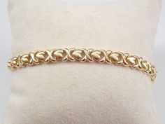 Vintage Solid 14K Yellow Gold Bracelet. This bracelet weighs 9.6 grams, measures 6 mm in width and fits a standard lady's wrist (measures 7"). This bracelet will be accompanied by an appraisal by a GIA Certified Diamond Grader with the retail replacement value of $1,685.00. I will ship this bracelet promptly in a gift box. Hearts And Kisses, Pandora Bracelet Charms Ideas, Vintage Gold Bracelet, Gold Hearts, Bracelet Simple, Pandora Bracelet Charms, Bracelet Charms, Gold Bracelets, Yellow Gold Bracelet