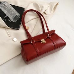 SPECIFICATIONSBrand Name: JCHENSJHandbags Type: Shoulder BagsTypes of bags: Shoulder & HandbagsMain Material: PULining Material: PolyesterShape: SatchelsPlace Of Origin: HE BEI ProvincePlace Of Origin: HE BEI ?ProvinceOrigin: Mainland ChinaCN: HebeiHardness: SOFTPattern Type: SolidExterior: Flap PocketOccasion: VersatileClosure Type: haspGender: WOMENStyle: CasualModel Number: BG348Number of Handles/Straps: Single Leather Bag Design Ideas, Bag Design Ideas, Leather Bag Design, Vintage Leather Handbag, Retro Purse, Retro Accessories, Leather Satchel Handbags, Leather Tote Bags, Vintage Trends