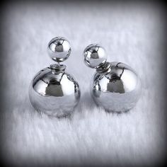 Beautiful double sided metalic silver colour  ball acrylic handmade earrings.made with acrylic and stainless steel post.You can wear these earrings in both ways that's the fun part .wear these as double or wear it as a simple candy ball stud. * Big Ball: approx. 14mm in diameter * stud stone: approx. 7mm in diameter SHIPPING BY INTERNATIONAL AIRMAIL - DOES NOT PROVIDE TRACKING  I ship orders in the order they are received and according to requests (processing time may vary depending on work volu Modern Silver Internally Threaded Cartilage Earrings, Modern Internally Threaded Silver Earrings, Nickel-free Silver Cartilage Earrings For Party, Trendy Nickel-free Silver Plug Earrings, Trendy Silver Hypoallergenic Cartilage Earrings, Trendy Hypoallergenic Silver Cartilage Earrings, Trendy Silver Plug Earrings, Silver Sphere Metal Earrings, Silver Spherical Earrings As Gift