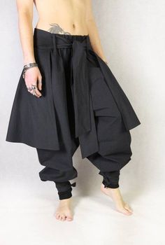 Check out this item in my Etsy shop https://www.etsy.com/listing/1277824089/hakama-pants-v11-black-cotton-unisex Hakama Pants, Fest Outfits, Clothing Design Sketches, Concept Clothing, Drawing Clothes, Samara, Fantasy Clothing, Fantasy Fashion, Character Outfits