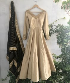 Raw Silk Anarkali Suits, Anarkali Gown Floor Length, Garara Dress, Long Choli Lehenga, Raw Silk Dress, Silk Anarkali Suits, Birthday Dress Women, Raw Silk Lehenga