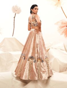 This champagne velvet lehenga is a regal masterpiece, adorned with 3d leaf-shaped sequins, pearls, mirror work, glass beads, and metallic stripes. Paired with a matching organza blouse, this ensemble exudes opulence and sophistication, perfect for a statement look. Lehenga And Blouse, Velvet Lehenga, Organza Blouse, Mirror Work, Lehenga, Custom Sizing, Glass Beads, Champagne, Stripes