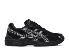 Gel 1130 'Black Pure Silver' - ASICS - 1201A906 001 - black/pure silver Luxury Navy Low-top Basketball Shoes, Black Bulky Shoes, Gel 1130 Asics, Asics Shoes Black, Black Asics Shoes, Cute Black Shoes For Women, Aces Shoes, Black Asics Outfit, Black Running Shoes Outfit