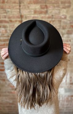 This beautiful felt hat is the perfect accessory for your favorite looks! Featuring a classy black color in a soft felt material. We love the double leather band detail, it's easy to pair with dresses and skirts for a fantastic look at dressy occasions! 90% Polyester. 10% PU Adjustable Chic Adjustable Hat Bands, Chic Fedora Felt Hat For Party, Black Wide Brim Felt Hat For Winter, Chic Fedora Hat Bands For Winter, Chic Formal Winter Felt Hat, Black Fedora Felt Hat For Formal Occasions, Chic Felt Fedora Hat, Black Formal Fedora Felt Hat, Chic Brimmed Felt Hat