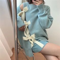 Beautiful Knit Sweater Super Cute And Chic Ribbon Bow Style The Bow Tie Is Ribbon Material, Not Knit. As Show On Mannequin Photos Sweater With Bows, Winter Faux Fur Coat, Split Sweater, Long Knit Sweater, Bow Sweater, Blue Crew, Couples Hoodies, Knitted Tops, Long Knit