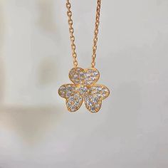 This elegant FLOWER DIAMOND NECKLACE features a delicate flower design with sparkling diamonds. The perfect statement piece for any occasion, this necklace adds a touch of sophistication and style to any outfit. Crafted with expert precision, this necklace is sure to become a beloved piece in your jewelry collection. ADDITIONAL INFORMATION Color: Gold, Pink Gold, Silver Stone: Cubic Zirconia Ref. CRB7224543 Material:- 925 Sterling Silver - 18k Gold Plated- 18k Real Gold ( contact us via instagra Flower Diamond Necklace, Clover Locket, 3 Leaf Clover, Trinity Bracelet, Black Onyx Bracelet, Gold Girl, Collar Chain, Detailed Jewelry, Clover Necklace