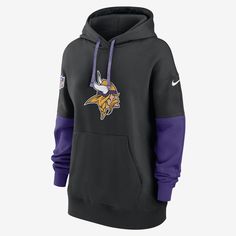 A wardrobe staple for football season, the Minnesota Vikings Sideline Essential Hoodie is made with dropped shoulder seams that help create an oversized look and soft fleece lining for a warm, comfortable outer layer. Winter Sports Fleece Sweatshirt, Fleece Sweatshirt For Winter Sports Events, Winter Fleece Sweatshirt For Sports Events, Nike Long Sleeve Hoodie For Sports Events, Nike Hoodie For Sports Season, Black Fleece Hoodie For Game Day, Winter Sports Event Sweatshirt With Ribbed Cuffs, Black Fan Apparel Hoodie For Game Day, Black Game Day Fan Apparel Hoodie