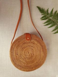 Woven Bag Aesthetic, Beach Capsule, Rattan Purse, Materialistic Things, Neutral Wardrobe, Spring Purses, Round Straw Bag, Summer Purse, Circle Purse