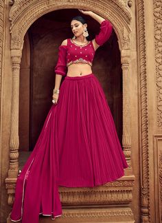 Best Indian ethnic clothes to Wear at an NRI wedding Ruffle Lehanga, New Lehenga Choli, India Girl, Lehenga Pink, New Lehenga