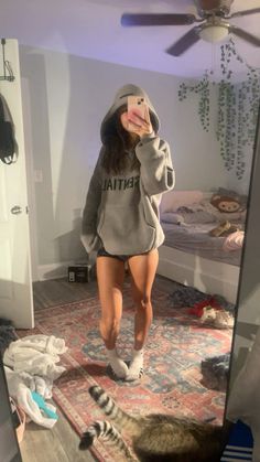 Off Shoulder Hoodie, Selfie Hoodie, Bod Goals, Trendy Outfits For Teens, Cute Lazy Day Outfits, Outfit Inspo Casual, Casual School Outfits, Cute Outfits For School, Lazy Day Outfits