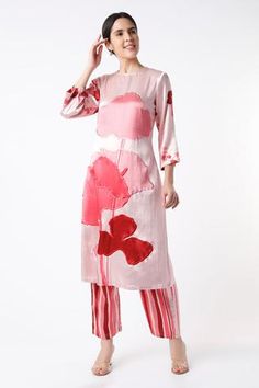 Shop for Archana Shah Red Silk Floral Print Straight Kurta And Pant Set for Women Online at Aza Fashions Gown With Dupatta, Embroidered Bodysuit, Striped Pant, Drape Gowns, Red Tunic, Fancy Kurti, Pink Tunic, Print Design Pattern, Straight Kurta