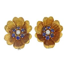 For Sale on 1stDibs - 18k yellow gold flower set, includes one large and one small brooch, plus a pair of flower earrings. Brooches measure 31mm x 22mm and 58mm x 40mm. Earrings Gold Flower, Gold Flowers, Flower Brooch, Flower Earrings, Gold Diamond, Brooches, Sapphire, Yellow Gold, Yellow