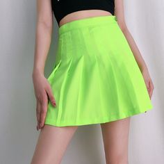 Casual Church Outfits Summer, Summer Nyc Outfits, Summer Bar Outfits, Holographic Skirt, Lime Green Outfits, Halloween Costume Ideas 2023, Hogwarts Style, Dinner Outfits Summer, Costume Ideas 2023