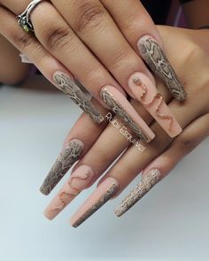 #uñasacrilicas #uñasdevibora Snake Skin Nails, Nails Collection, Stylish Nails Designs, Exotic Nails, Long Acrylic Nails Coffin, Unique Acrylic Nails, Black Nail