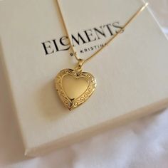 Heart locket necklace. Wear it on it's own or layer it. * we are not able to print your photo at the moment. you can cut out your own picture or order it online from site like postsnapPendant details: * Material: non tarnish gold filled* Measurements: 1.1' H 0.75' WChain: 18K gold filledComes in our gift ready packaging: vegan leather pouch for safe jewelry storing and branded box Necklace Pictures Ideas, Locket Aesthetic, Gold Heart Locket Necklace, Necklace Gift Packaging, Bff Jewelry, Gold Heart Locket, Gold Locket Necklace, Antique Locket, Heart Locket Necklace