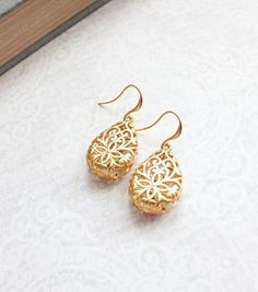 These are beautiful matte gold filigree teardrop earrings. The gold over brass filigree pear drop is available in a long and short lengths. These beautifully detailed earrings are three dimensional designs and light shines through, highlighting the lacy details. LENGTH Pear Drop Measures approx .75" x 1" (18mm x 26mm) ? Short Style Total Earring Length approx. 1.5" (38mm). ? Long Style Total Earring Length approx. 2.5" (65mm). Gold Teardrop Earrings With Intricate Design, Gold Teardrop Earrings With Intricate Design As Gift, Gold Filigree Teardrop Earrings For Formal Occasions, Gold Delicate Hypoallergenic Teardrop Earrings, Boho Wedding Jewelry, Wedding Bridesmaid Jewelry, Filigree Earrings, Gold Filigree, Earrings Long