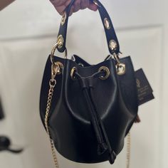 A Really Cute And Trendy Small Bucket Bag That Can Be Worn As Crossbody Or Hand Carried With Top Handle. Perfect For Fall And Winter! Snake Purse, Snake Bag, Cinch Bag, Embossed Bag, Black Leather Clutch, Chain Top, Blue Handbags, Black Leather Purse, Leather Handbags Crossbody