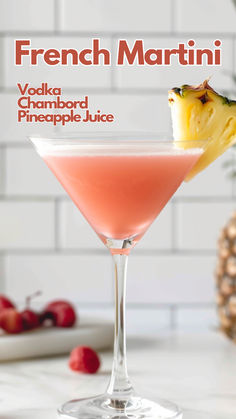 French Martini Vodka Tonic Cocktails, French Martini Chambord, Fruity Martini Recipes, French Martini Recipe, Summer Martinis, Chambord Cocktails, Raspberry Martini, Bartender Drinks Recipes, Adult Beverages Recipes