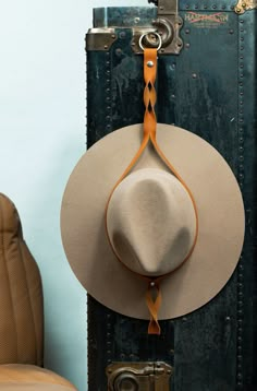 Useful Leather Projects, Leather Hat Holder, Unique Leather Projects, Chic Leather Hat With Curved Brim, Elegant Leather Travel Hat, Modern Adjustable Hats, Adjustable Hat With Leather Lining And Curved Brim, Adjustable Curved Brim Hat With Leather Lining, Elegant Adjustable Leather Fedora