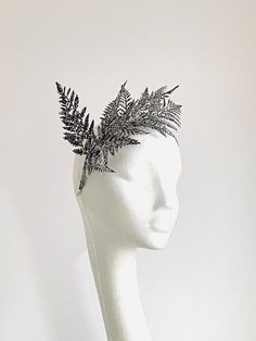 Silver halo crown  This amazing Silver Halo crown is made for coming Chrismas season. Winter Bride Silver Fascinator Headband is made from metal headband on which sits beautiful silver colour plastic sparkly fern leaves. Winter Bride Silver Fascinator Headband can be a wonderful accessory to compliment your outfit. Enjoy it! Its truly amazing xx Halo Party, Silver Fascinator, Silver Hat, Glitter Headband, Crown Silver, Halo Crown, Glitter Headbands, Metal Headband, Fern Leaves