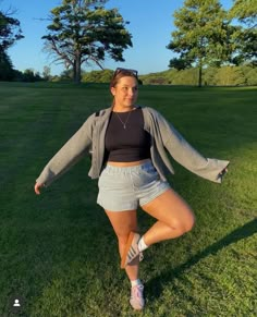 Joggers Outfit Midsize, Fitness Lifestyle Aesthetic Plus Size, Midsize Pose Reference, Midsize Granola Outfits Summer, Cute Outfits For Chubby Girl, Size 10/12 Outfits, Summer Casual Outfits Midsize, Summer Holiday Outfits Plus Size, Outfit Inspo Thicker Girl