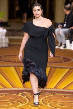 Black Dinner Dresses, Plus Size Runway, Plus Size Fashionista, 2019 Runway, Fashion Forms, Evening Dresses Plus Size, Christian Siriano, Fashion Shows