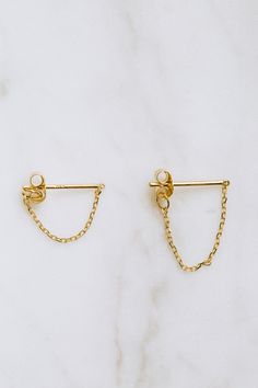 About Gold The most popular alloy of gold is 14K gold, which is 58.5% pure gold and 41.5% other metals like silver and copper. price is for 1qty( one piece), YOU WILL RECEIVE A SINGLE PIECE (NOT A PAIR , NOT TWO PIECES) Material: 14K Real Gold, Whitegold Plated 14K Gold, 14K Real Rosegold Chain Length: Short- 20mm Long- 24mm Pin Size Length: 11mm Pin Thickness: 0.7mm Color : 14K Gold, 14K WhiteGold, 14K Rosegold Minimalist Yellow Gold Dangle Cartilage Earrings, Minimalist Gold Chain Drop Earrings, Modern Gold Earrings With Delicate Chain, Gold Minimalist Tarnish-resistant Cartilage Earrings, Classic Gold Earrings With Delicate Chain, Minimalist Gold Cartilage Earrings With Delicate Chain, Gold Tarnish-resistant Dangle Cartilage Earrings, Classic Gold Threader Earrings In Sterling Silver, Classic Gold Sterling Silver Threader Earrings