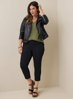 Plus Size Fall Outfit, Plus Size Fall, Plus Size Pants, Celebrity Outfits, Professional Outfits, Deep Black, On Repeat, Business Casual Outfits, Bottom Clothes