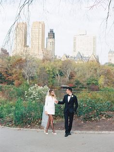 Searching for the perfect outfit for your Fall engagement session? I loved this stunning bridal blazer dress paired with tights for a chic look. Click to shop the look! Bridal Blazer, Engagement Photoshoot Outfit, Fall Engagement Photoshoot, Fall Engagement Session, New York Fall, Fall Engagement, Photoshoot Outfits, Shop The Look, Engagement Photoshoot