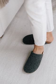 Cabin Moc Clog in Charcoal Felt Wool, Jenni Kayne, 2024 Vision, Felted Wool, Street Style Looks, Charcoal Color, Wool Felt, Design Details, Cork