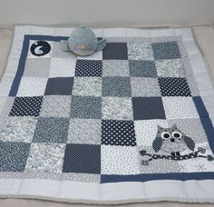 a quilted blanket with an owl on it