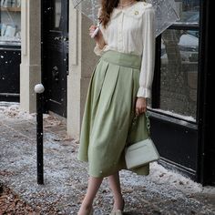 若葉の森色ハイウエストプリーツスカート Green Pleated Skirt For Fall, Green Midi Skirt For Fall, Green Pleated Skirt For Work, Green Flowy Pleated Skirt For Work, Green Lined Skirt For Fall, Green Pleated Skirt Lined For Workwear, Green Pleated Workwear Skirt With Lining, Green Relaxed Fit Pleated Skirt For Work, Green Skirt For Spring Workwear