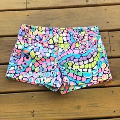 Nwot Lilly Pulitzer Ellie Shorts In Gypsy Jungle, Size 2. Front And Rear Faux Pockets. I Bought These On A Trip, Took Off The Tag, And Never Even Wore Them! Super Cute, Just Too Big! 4" Inseam Printed Polished Short With Hook And Bar Closure Faux Front Pockets And Back Welt Pockets. Mizner Stretch Jacquard- Printed (90% Cotton, 7% Lycra, 3% T400). Ma Playful Short Swim Bottoms, Playful Short Length Bottoms For Swimming, Playful Short Length Swim Bottoms, Playful Short Length Swimming Bottoms, Playful Spring Swimming Shorts, Playful Pink Short Swimwear, Fun Stretch Shorts For Beach, Fun Stretch Shorts For The Beach, Playful Stretch Shorts For Vacation